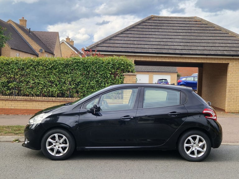 Peugeot, 208, Hatchback, 2014, Manual, 1199 (cc), 5 doors