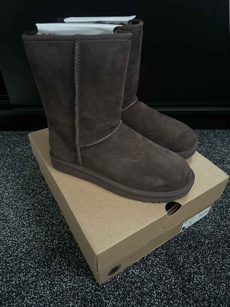image for Ugg Boots Chocolate Size 6