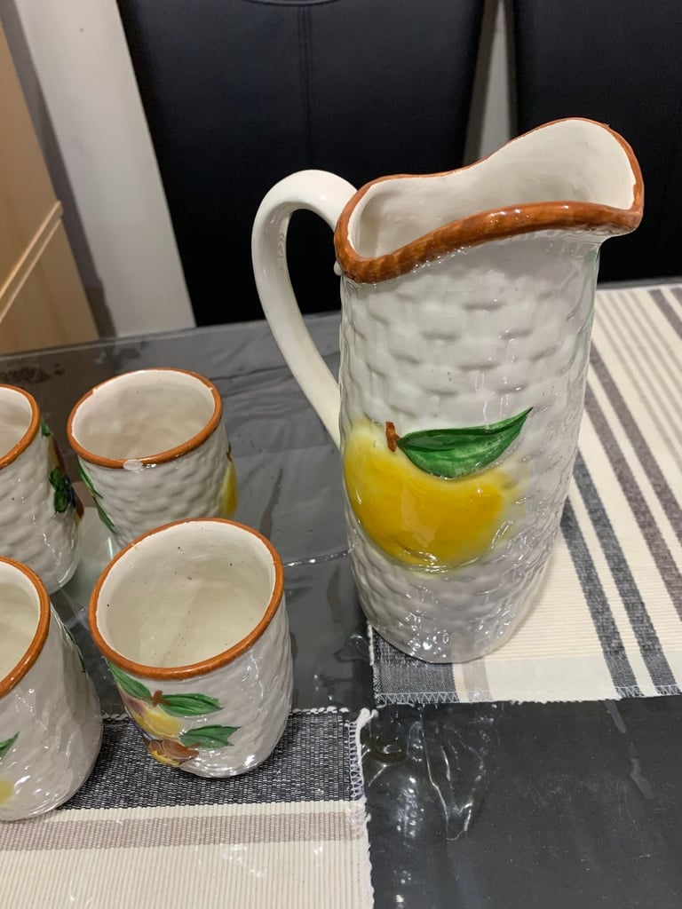 BEAUTIFUL VINTAGE 5 PIECE JUICE JAG SET,SIZE PLEASE SEE LISTING.PICK UP SLOUGH