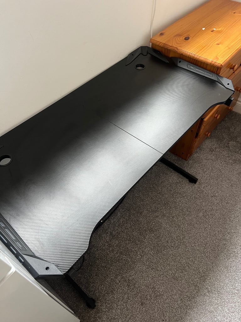 Office desk 