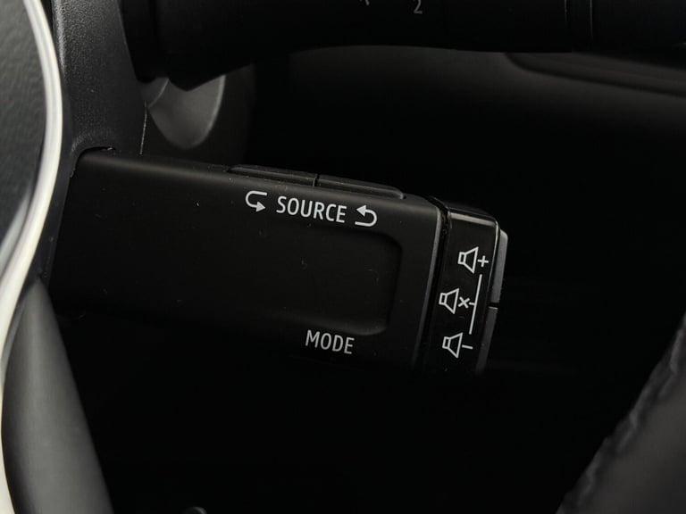 2021 Renault Captur 1.3 TCe Iconic EDC Euro 6 (s/s) 5dr HATCHBACK Petrol Automatic