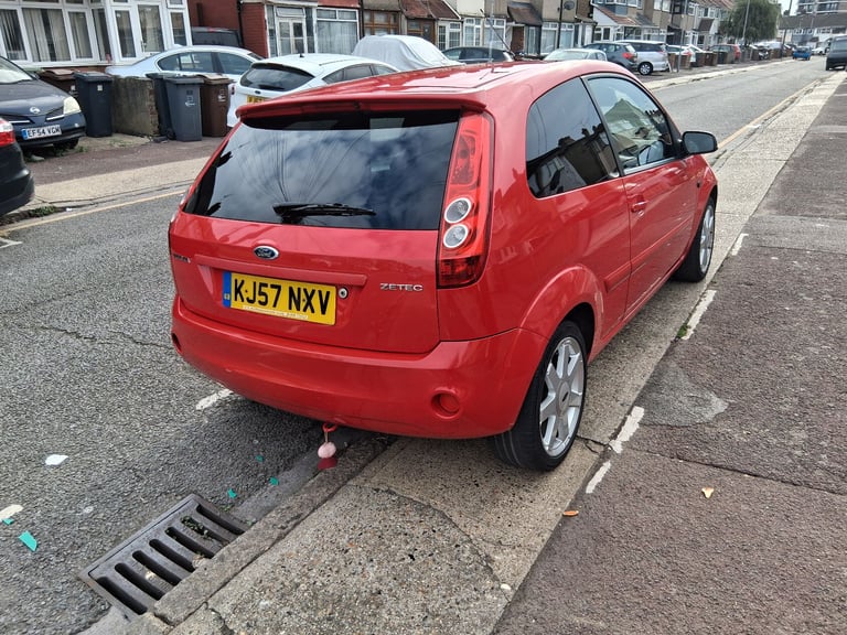 Ford fiesta zetec climate ready to go,  1.2 cheap to drive 