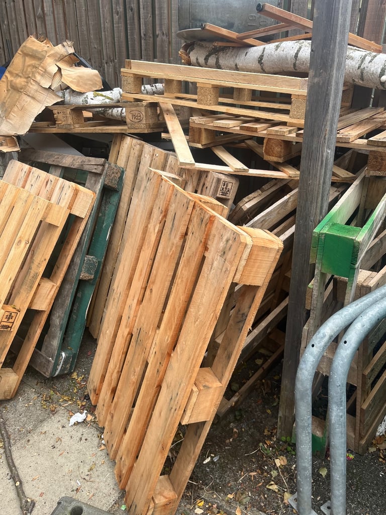 Free wood pallets 