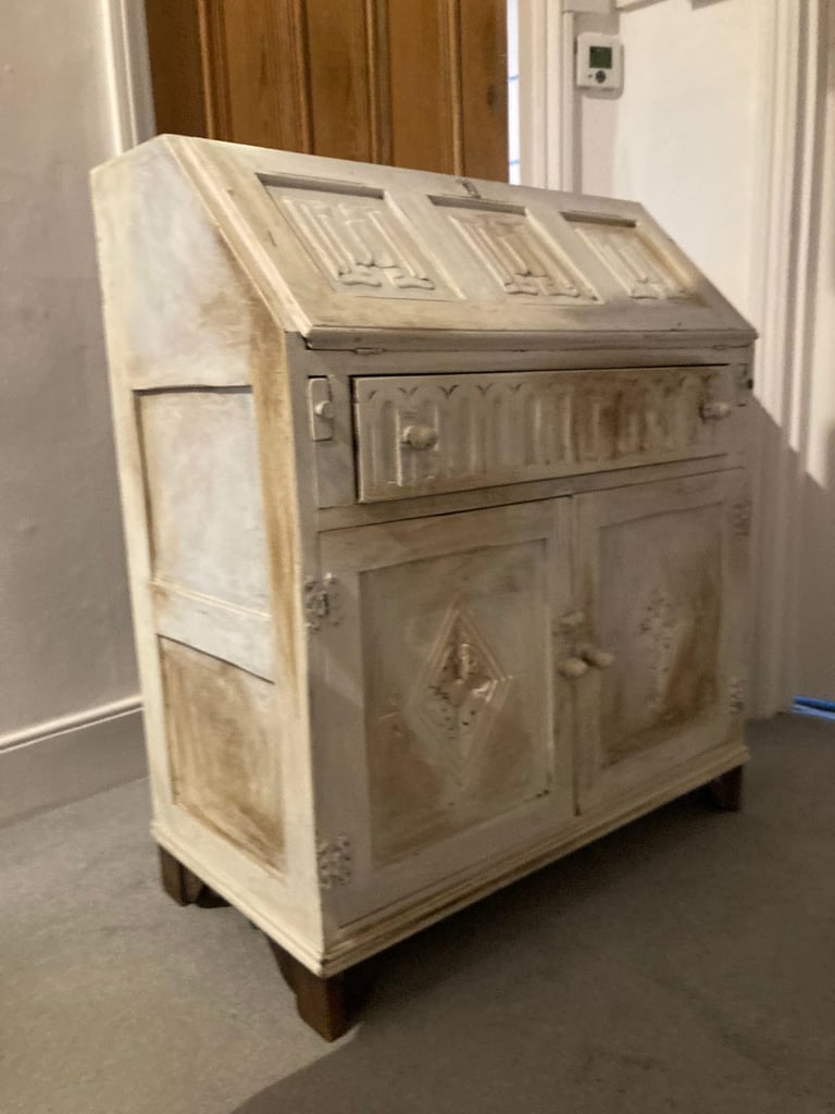 Pedestal Bureau desk/ Cabinet free to go 