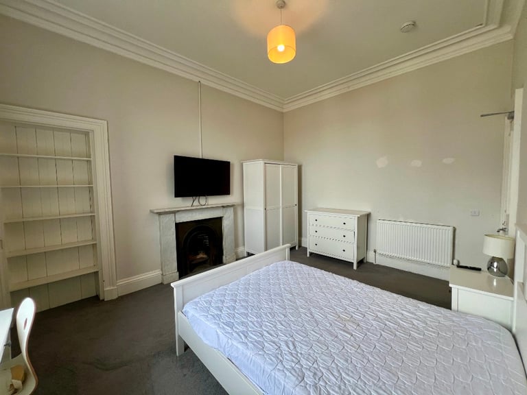 5 bedroom flat in Thirlestane Road, Marchmont, Edinburgh, EH9 1AS