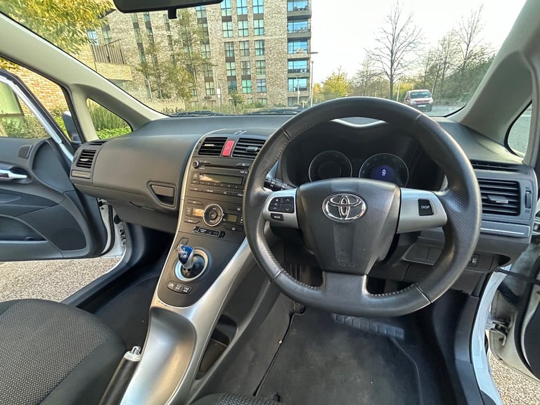2011 Toyota, AURIS 1.8 hybrid, drives perfect, excellent condition,long mot 