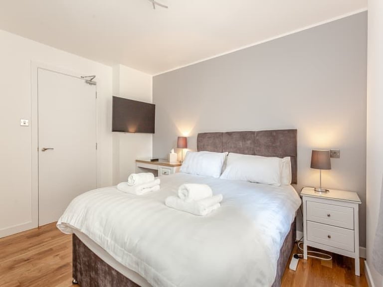 Large double room with en suite Inverness city centre, no bills 
