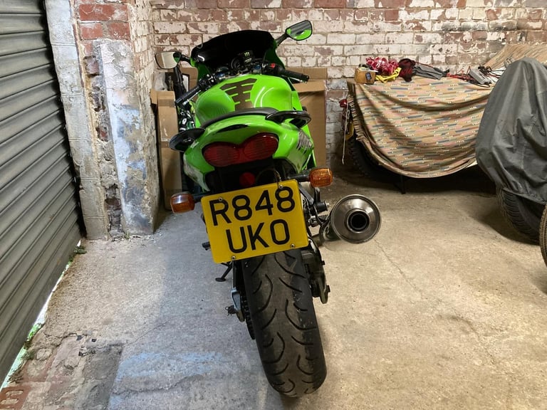 1998 Kawasaki ZX9R C1 NINJA (CLASSIC MOTORCYCLE) A VERY HONEST ORIGINAL BIKE !!
