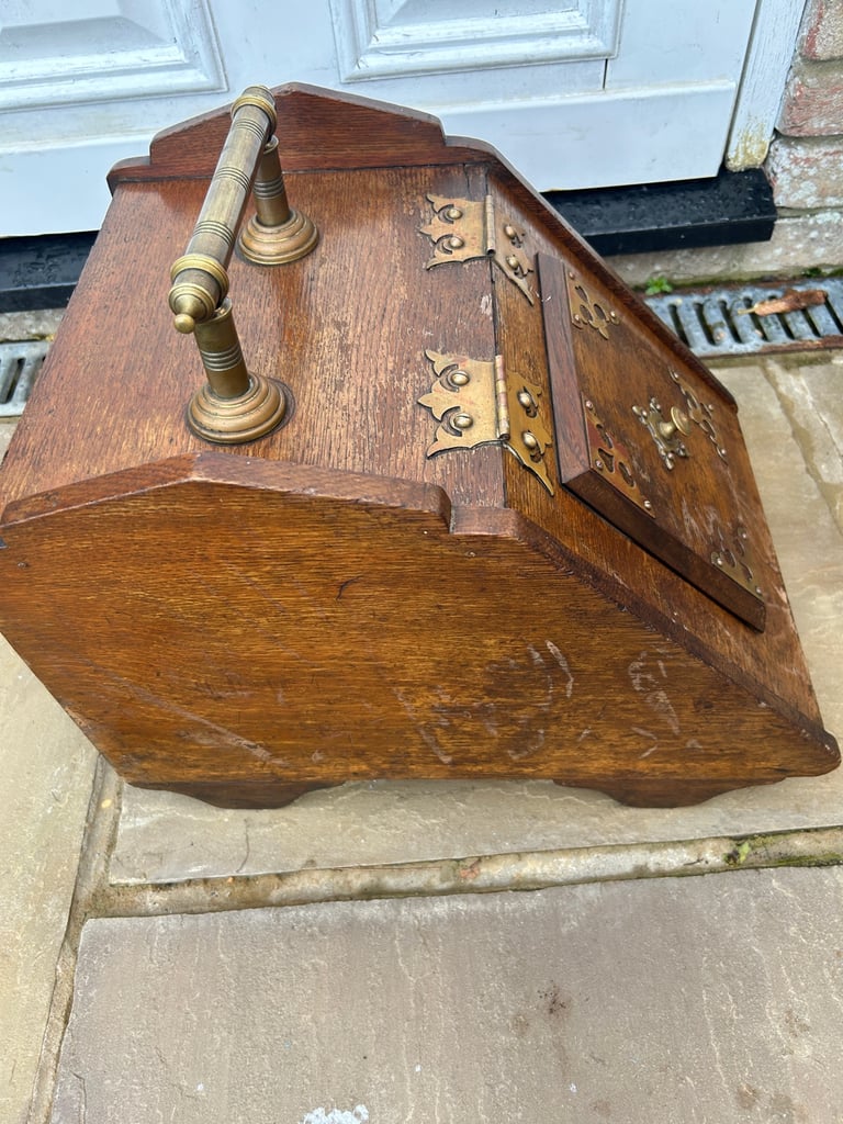                                  VINTAGE OAK COAL BOX