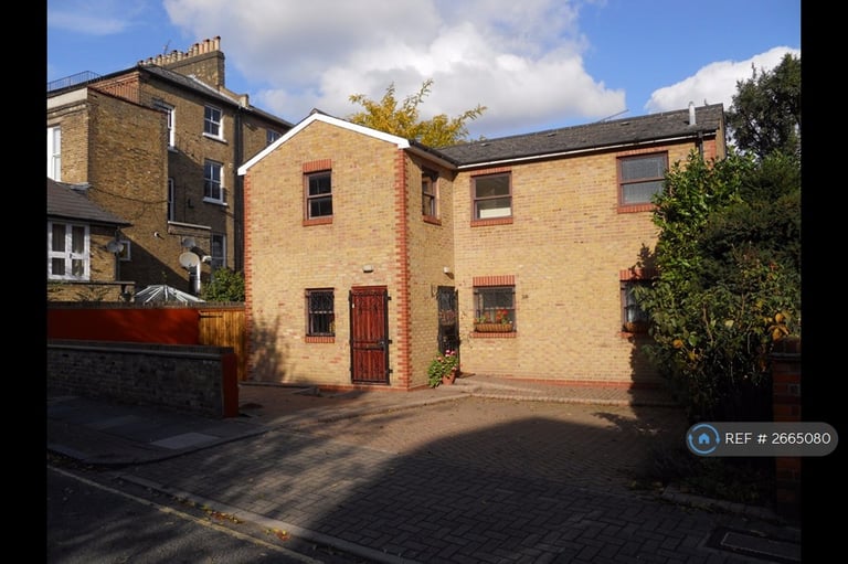 1 bedroom flat in Hartham Road, London, N7 (1 bed) (#2665080)