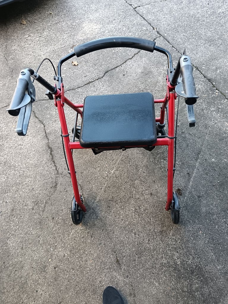 image for Rollator/walker with seat