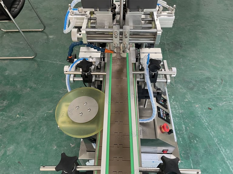 Automatic Tabletop Spray Cap Screw Capping Sealing Machine for Plastic Pet Glass Bottle