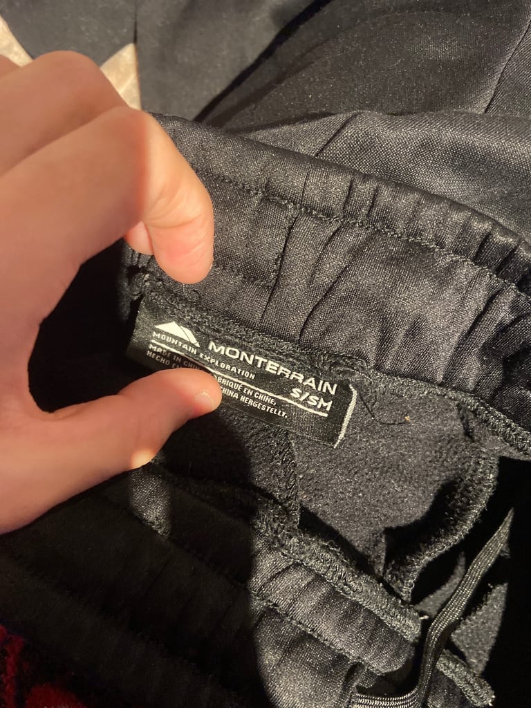montrain  jogging bottoms and 2 jumpers 
