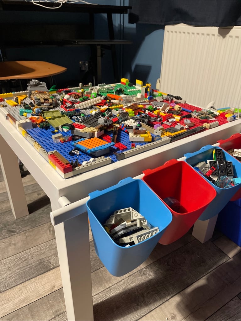 LEGO SET AND LEGO TABLE 100+ legos