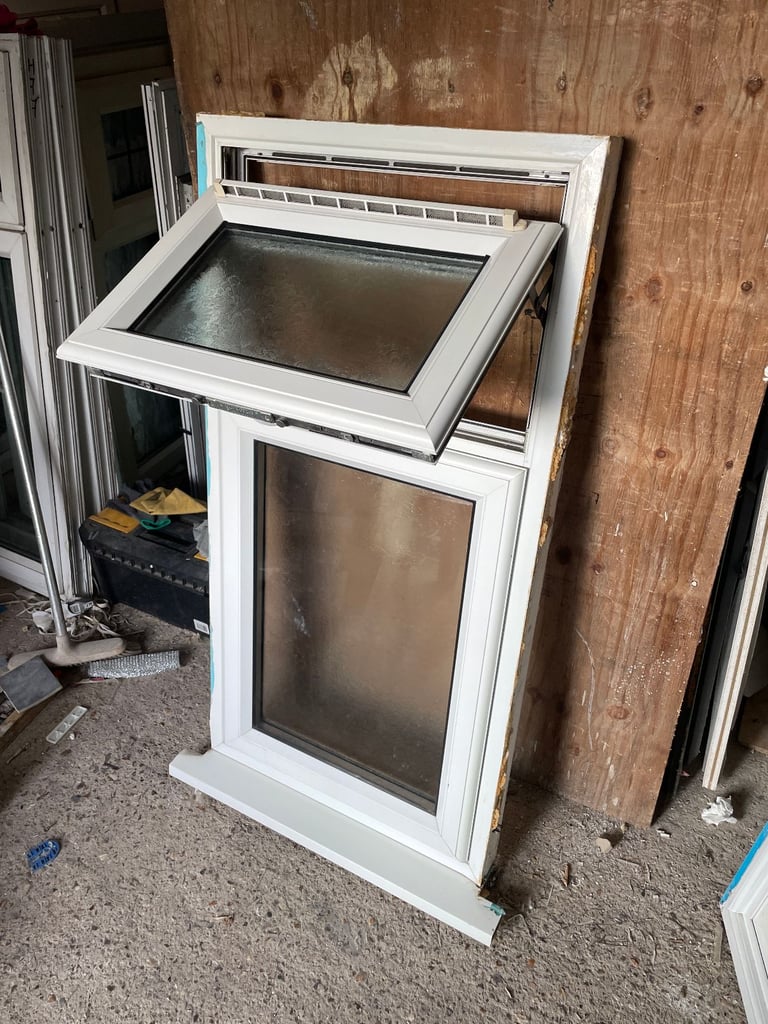 H 117.5 x W 60 cm - BEAUTIFUL MODERN INSULATED ALUMINUM WINDOW - OBSCURE GLASS BATHROOM (REF: SJ420)