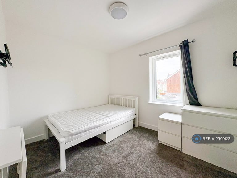 1 bedroom in Percy Road, Southsea, PO4 (#2599123)