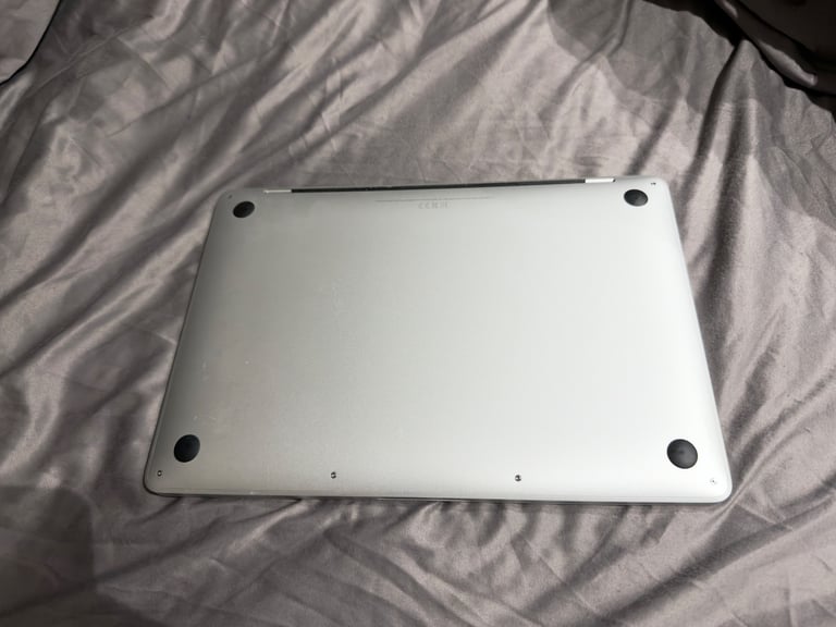 MACBOOK PRO 2020 13” LAPTOP I5, 16GB RAM, 256GB SSD, BATTERY CYCLE 220 SILVER, 