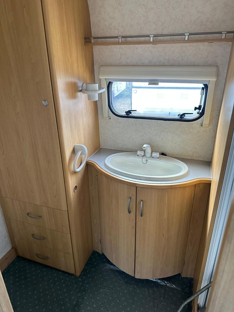 2003 Lunar solar 2 berth with motor mover 