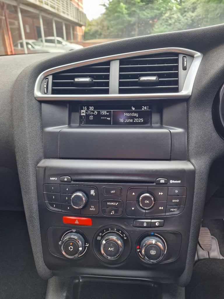 Citroen, C4, Hatchback, 2015, Manual, 1598 (cc), 5 doors