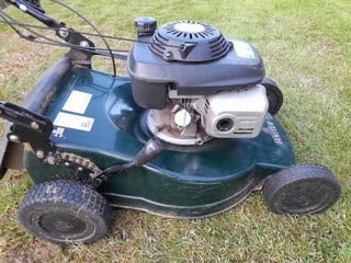 Lawn mower with Honda motor 
