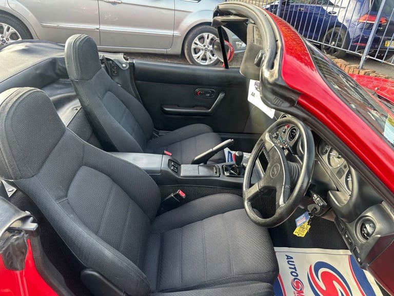 1990 Mazda MX-5 1.6L 2d  114 BHP Convertible Petrol Manual