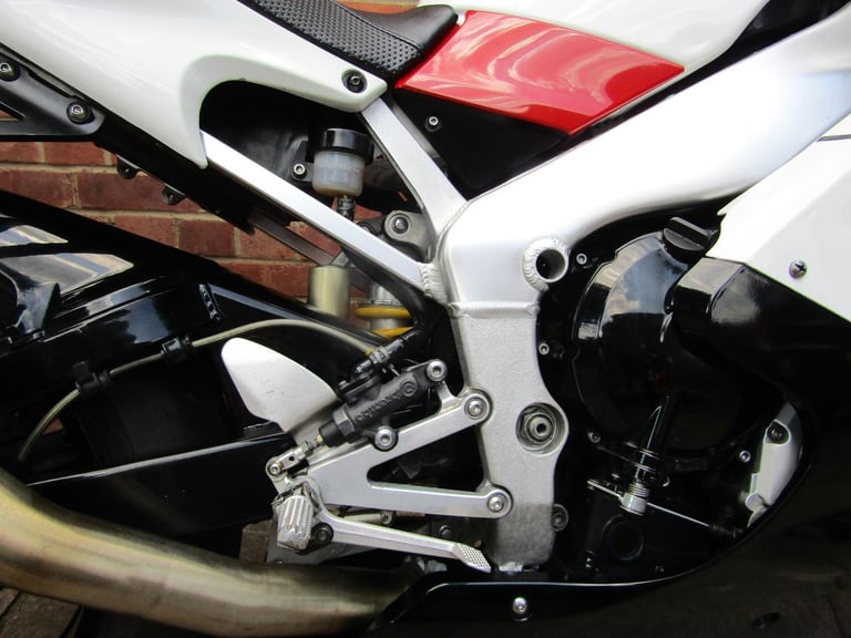 Yamaha YZF R1 1999 MODEL WITH ULEZ CERTIFICATE , SPECIAL PAINT JOB..LOOK ! 