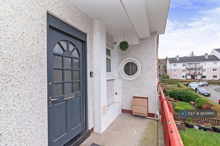 3 bedroom flat in Fieldhead Drive, Glasgow, G43 (3 bed) (#2659165)