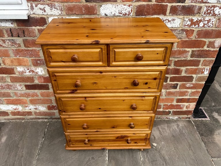 Solid Pine Chest of Drawers - Great Condition 