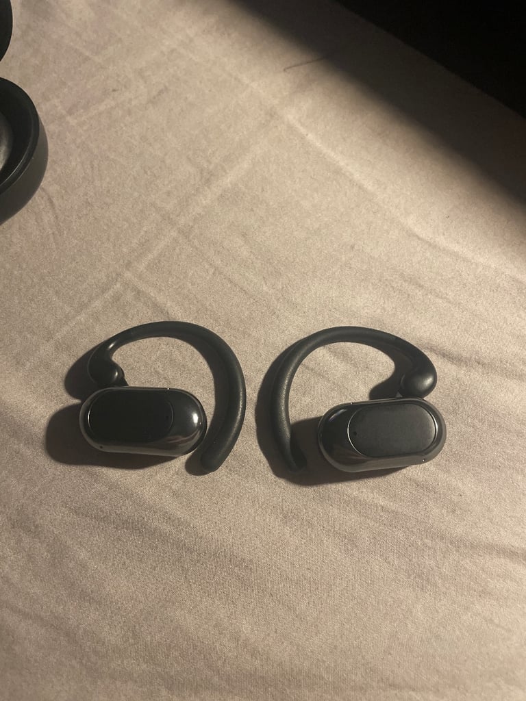  Wireless Bluetooth headphones chargeable case