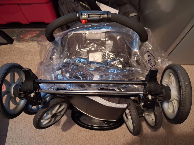 Graco Travel Puschair + Car seat + accessories 