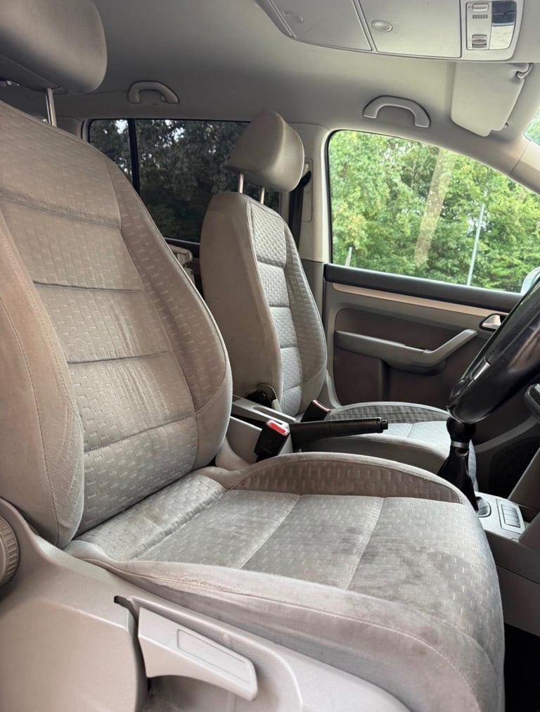 2009 (09) VOLKSWAGEN TOURAN 1.9 TDI SE BLUE-MOTION MPV 7 SEATER  