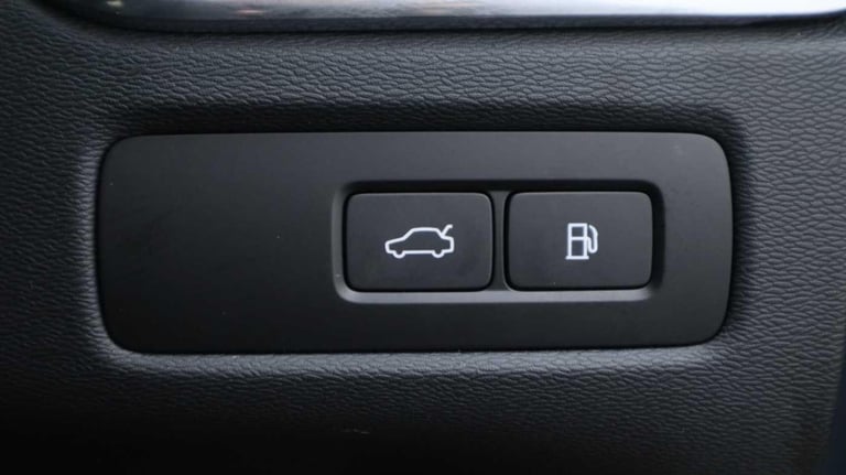 2024 Volvo XC60 2.0h T8 Recharge 18.8kWh Ultimate Dark Auto AWD Euro 6 (s/s) 5dr ESTATE Petrol/El...