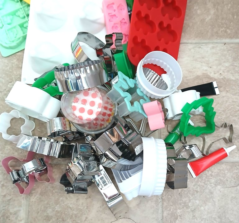 image for MASSIVE JOBLOT SILICONE MOULDS PIPING BAGS GRATER COOKIE CUTTERS ETC 