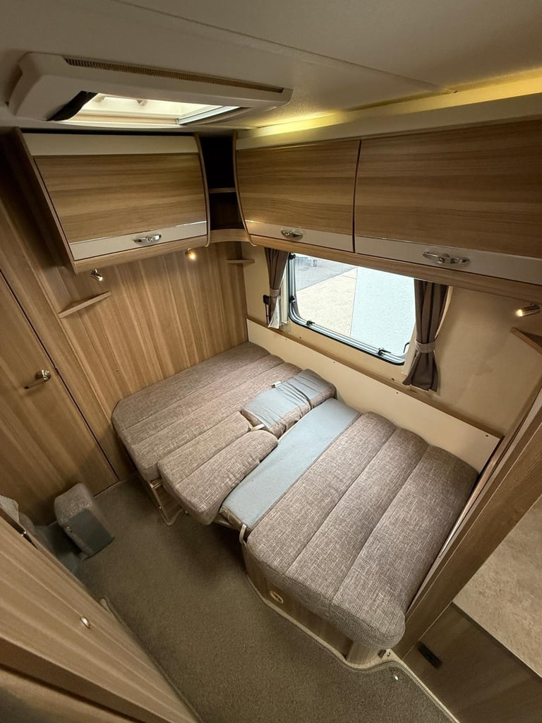 Bessacarr E444 Side Dinette Converts To Double Rear Bathroom