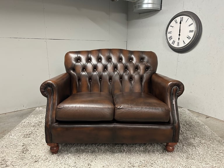 THOMAS LLOYD CHESTERFIELD GENTLEMAN’S SOFA DELIVERY AVAILABLE 🚚