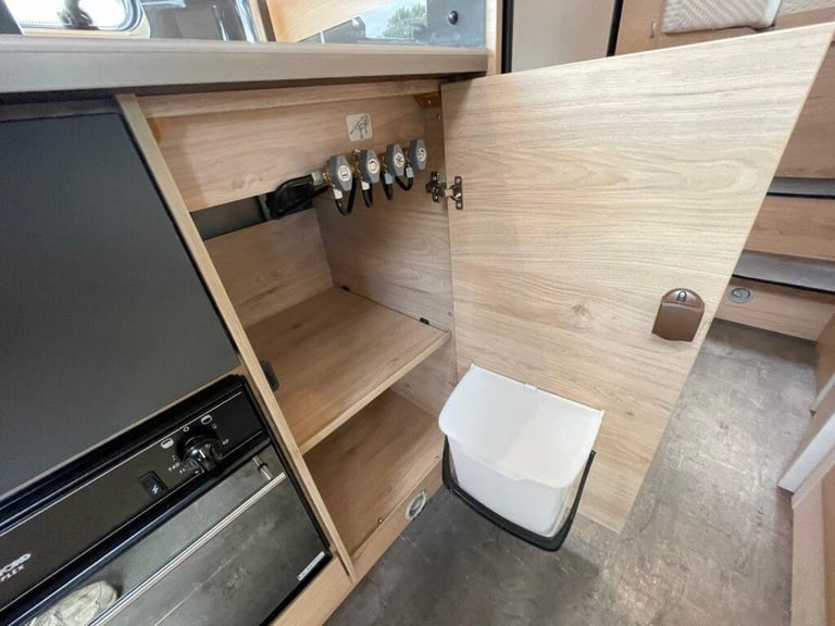 Dethleffs Globebus I6 GT 4 berth 4 belt A-class Singles 3500KG