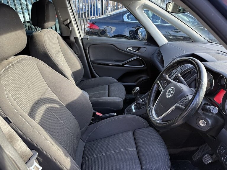 2015 Vauxhall Zafira Tourer 2.0 CDTi SRi MPV 5dr Diesel Manual Euro 5 (130 ps) MPV Diesel Manual