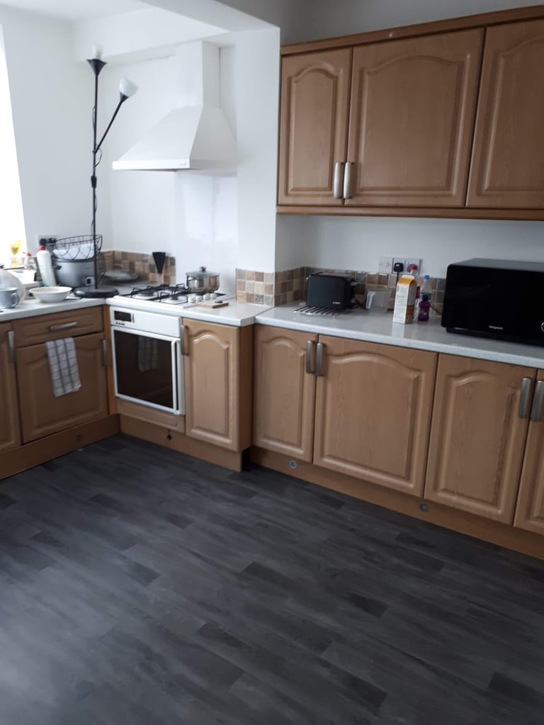 LARGE DOUBLE ROOM FOR RENT 