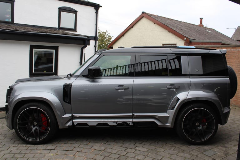 2023 Land Rover Defender 2.0 P400e X-Dynamic SE 110 5dr Auto ESTATE PETROL/ELECTRIC Automatic