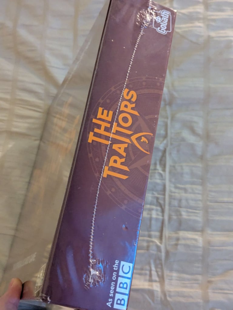 The Traitors - Official Board Game | Brand new & sealed | For 4-6 Players | Ages 12+