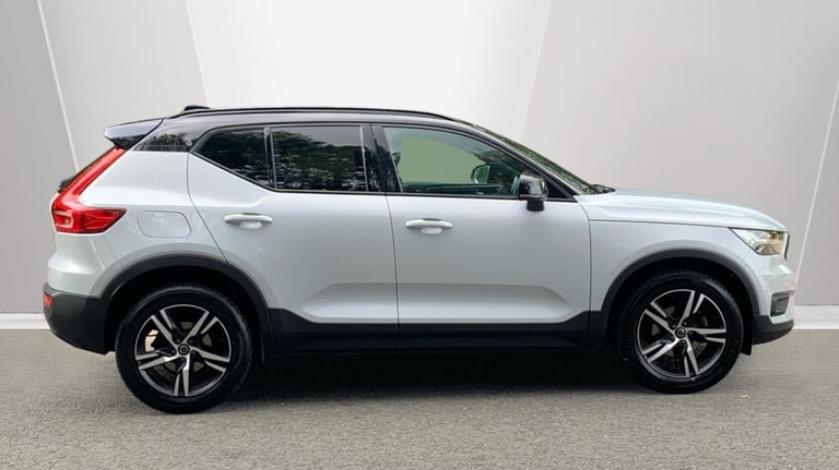 2020 Volvo XC40 R-Design, T3 automatic Estate Petrol Automatic