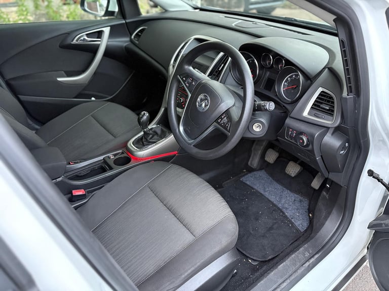 Vauxhall, ASTRA, Hatchback, 2011, Manual, 1398 (cc), 5 doors