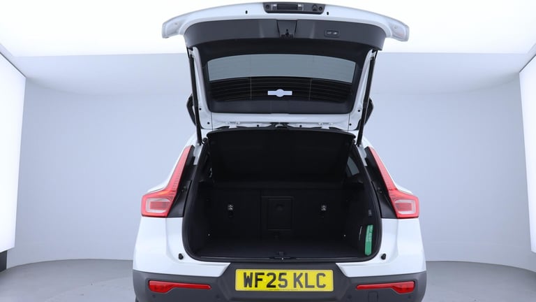 2025 Volvo XC40 B4 (P) Ultra Bright (Sunroof, Pilot Assist, BLIS, Leather) ESTATE Petrol/Electric...