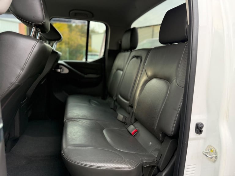 2015 Nissan Navara Double Cab Pick Up Tekna 2.5dCi 190 4WD Auto PICK UP DIESEL Automatic