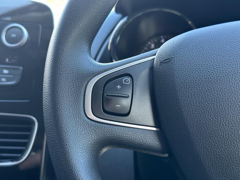 2017 Renault Clio 1.5 Play DCi 90 Diesel Manual 5 Door Hatchback Silver