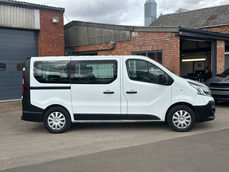 Renault Trafic SL28 ENERGY dCi 120 Business 9 Seater Diesel