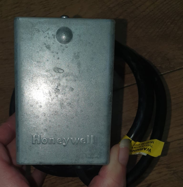 HONEYWELL  2 Port Motorised Zone Valve 22mm 272848 Normally Closed BNIB