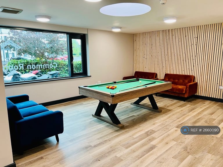 6 bedroom flat in Warwick New Road, Leamington Spa, CV32 (6 bed) (#2660090)