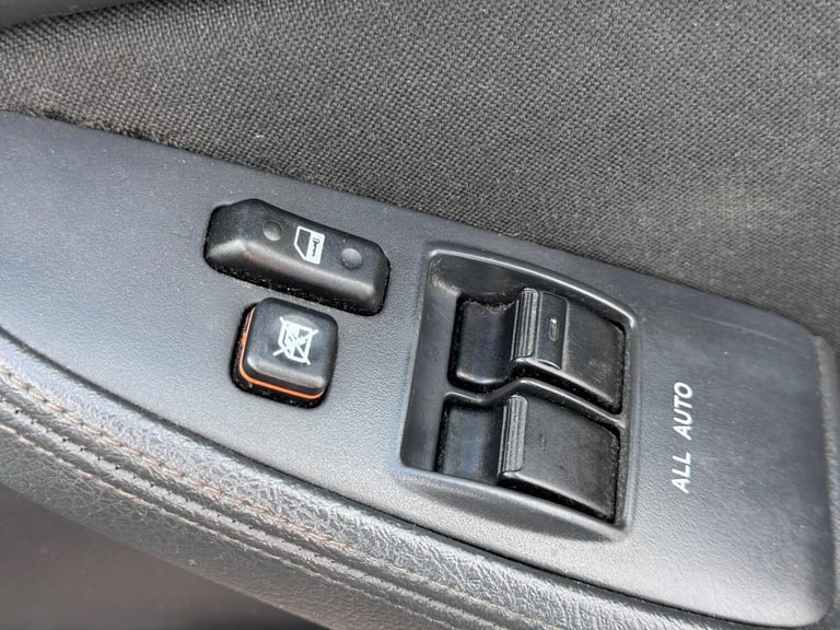 2003 Toyota Avensis T3-s Semi-auto Hatchback Petrol Automatic