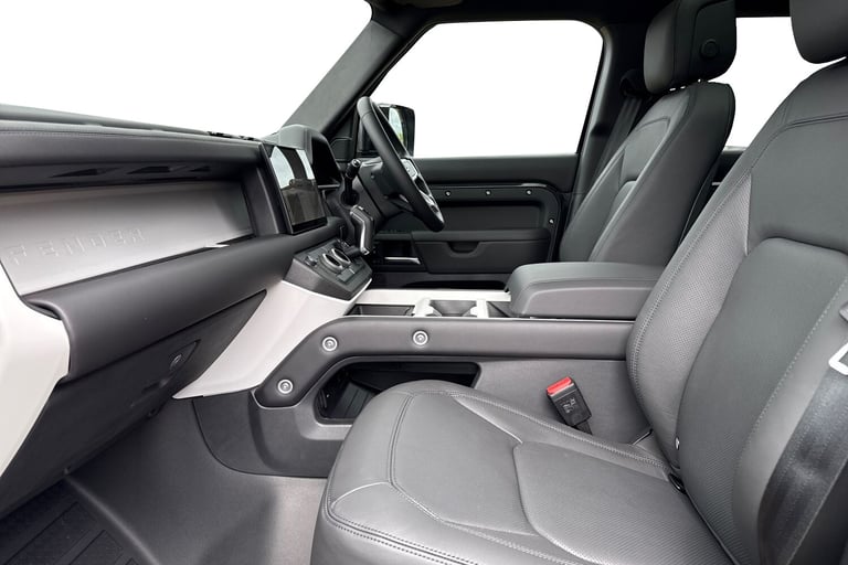 2025 Land Rover Defender 110 3.0 D250 MHEV X-Dynamic SE Auto 4WD Euro 6 (s/s) 5dr SUV Automatic